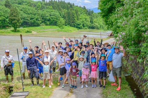 新潟県胎内市 棚田オーナーおむすび 田植え